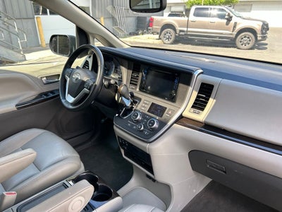 2017 Toyota Sienna XLE Premium 8 Passenger