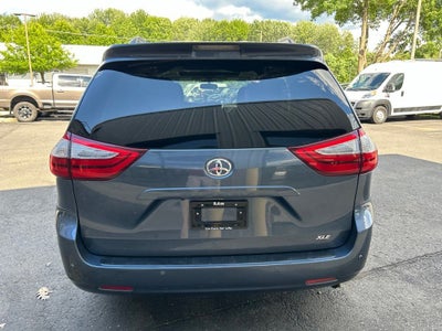 2017 Toyota Sienna XLE Premium 8 Passenger