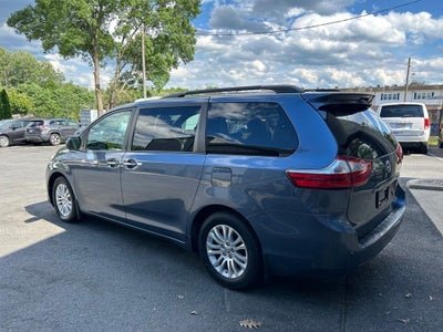 2017 Toyota Sienna XLE Premium 8 Passenger