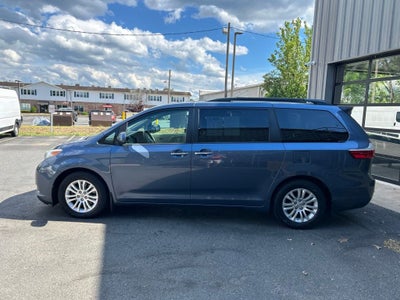 2017 Toyota Sienna XLE Premium 8 Passenger