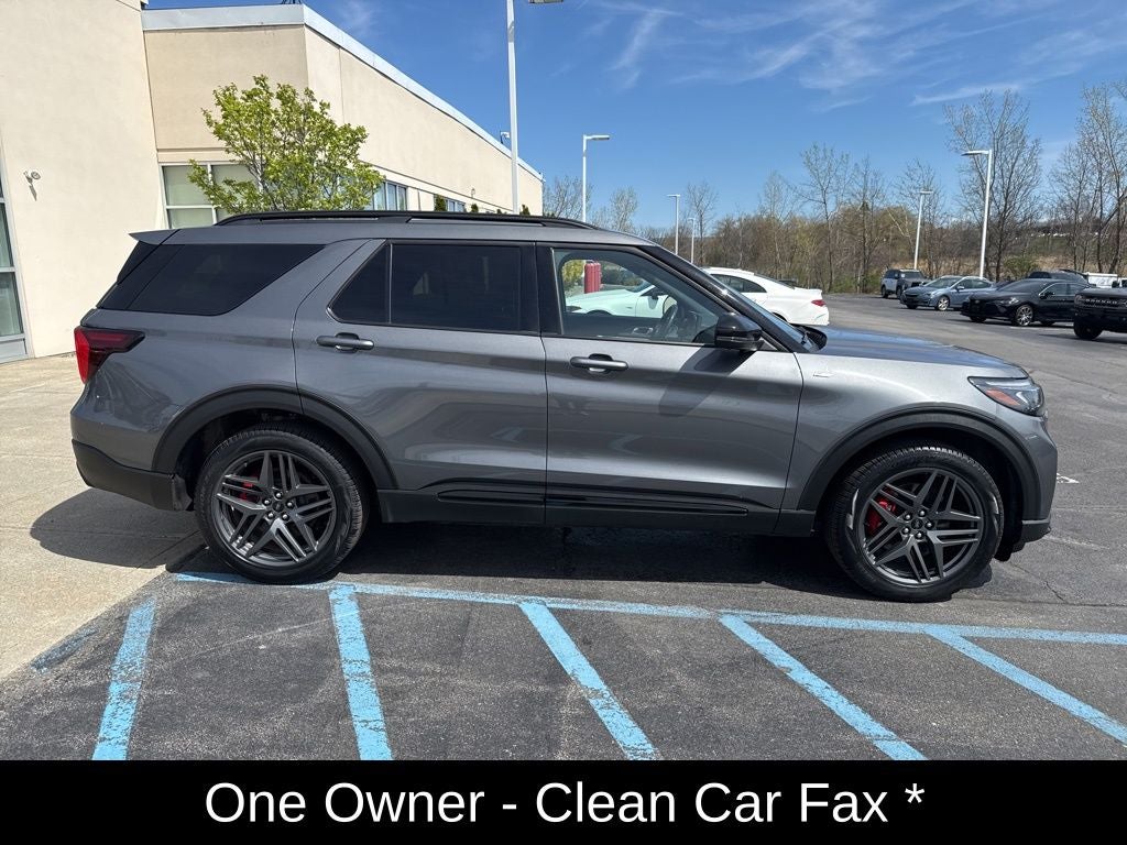 2025 Ford Explorer ST-Line