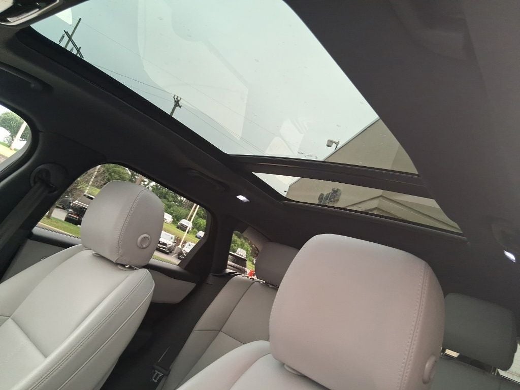 2026 Land Rover Range Rover Velar Dynamic SE