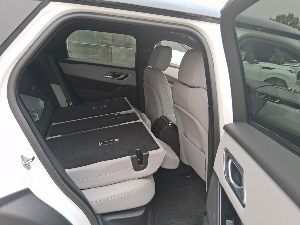 2026 Land Rover Range Rover Velar Dynamic SE