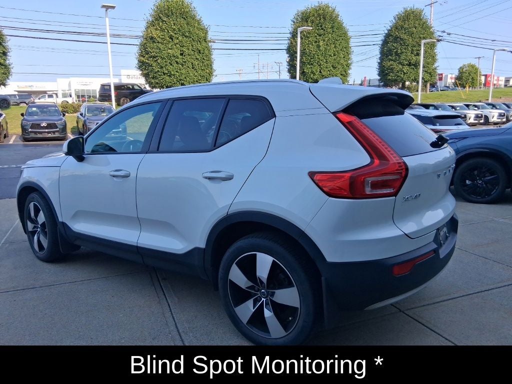 2021 Volvo XC40 Momentum