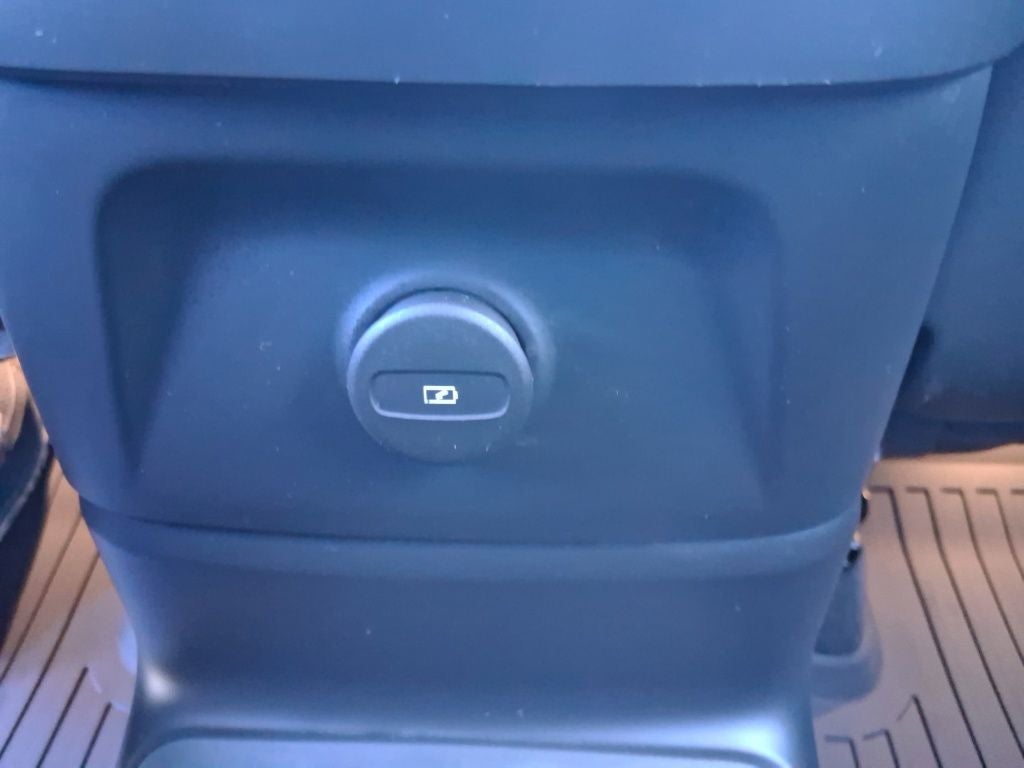 2025 Volvo XC60 Plug-In Hybrid T8 Plus