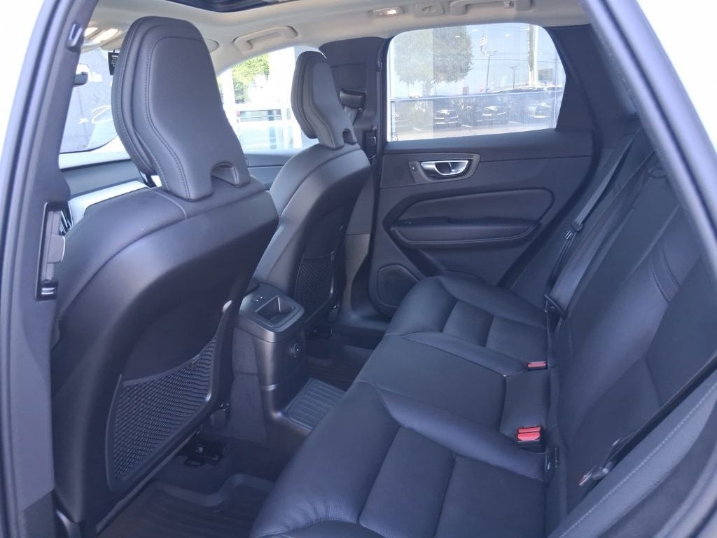 2025 Volvo XC60 Plug-In Hybrid T8 Plus