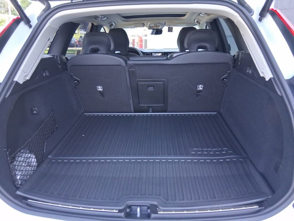 2025 Volvo XC60 Plug-In Hybrid T8 Plus