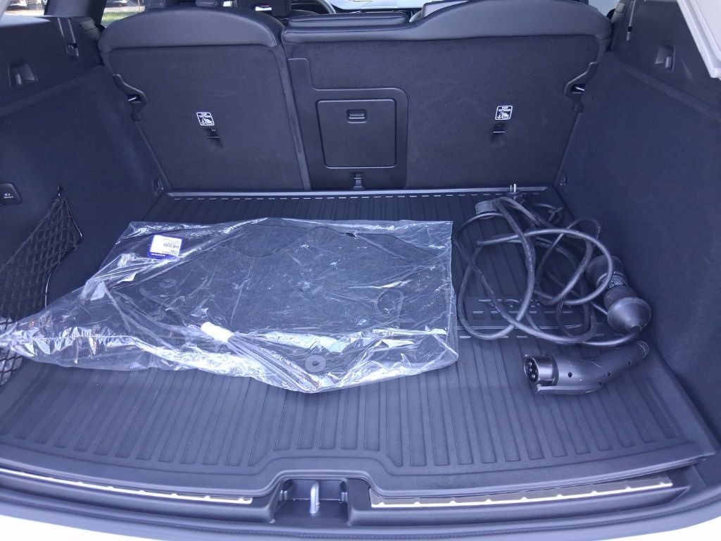 2025 Volvo XC60 Plug-In Hybrid T8 Plus