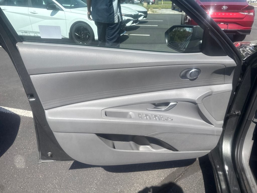 2025 Hyundai Elantra SE