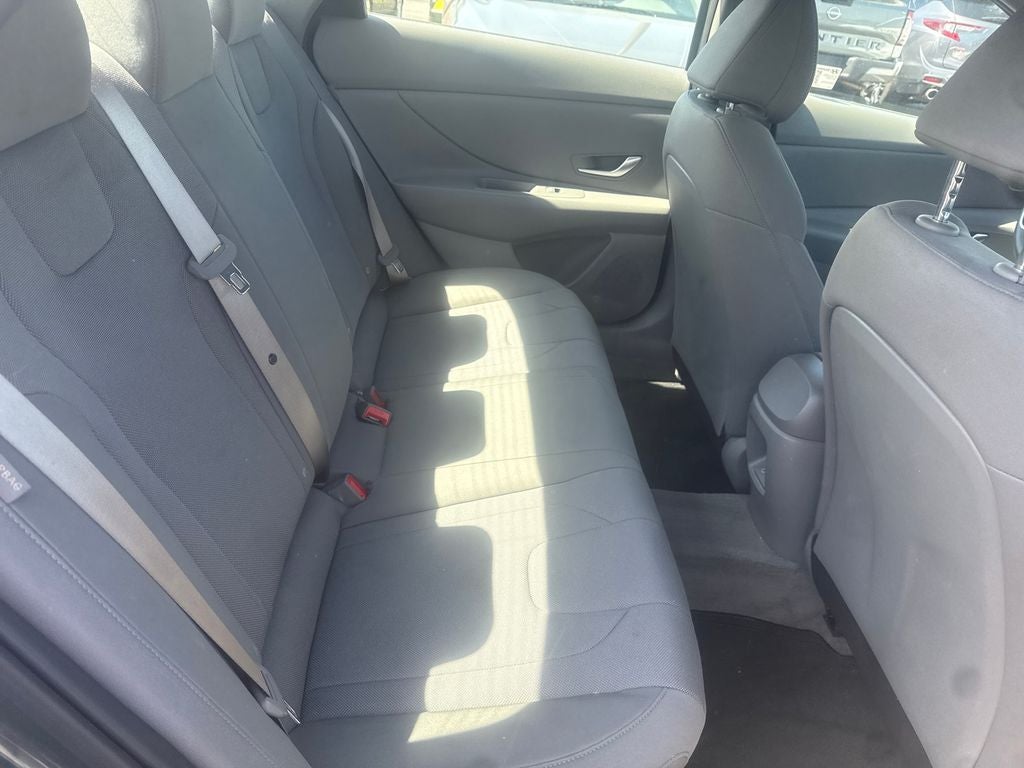 2025 Hyundai Elantra SE