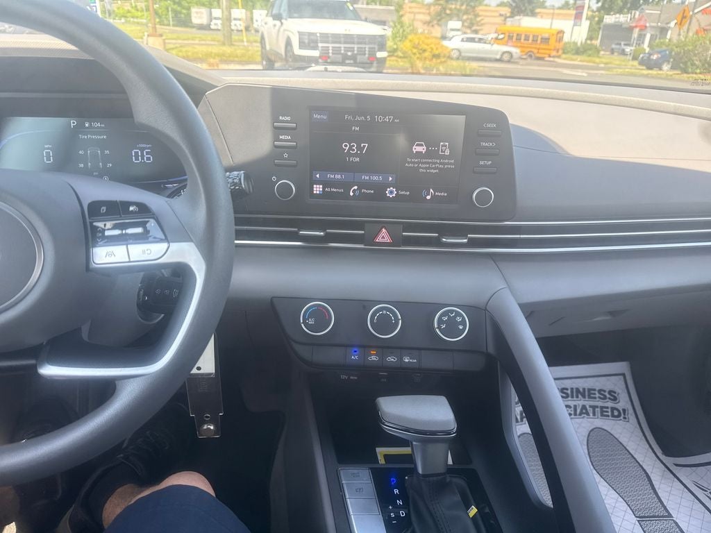 2024 Hyundai Elantra SE