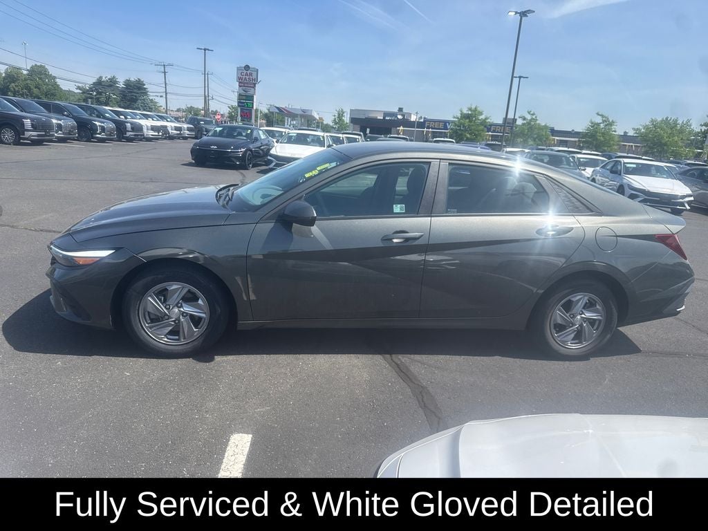2024 Hyundai Elantra SE