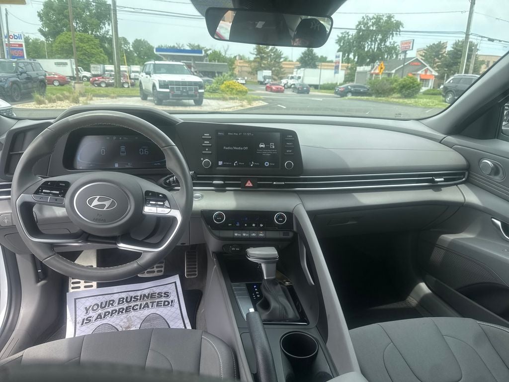 2025 Hyundai Elantra SEL Sport