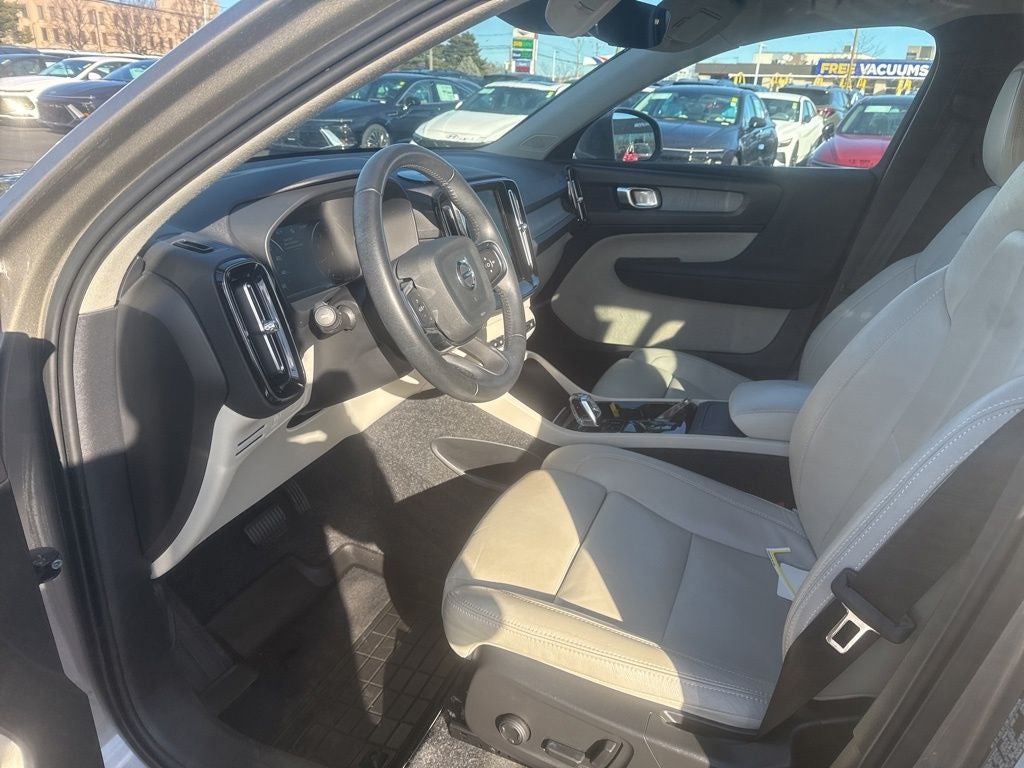 2021 Volvo XC40 T5 Inscription