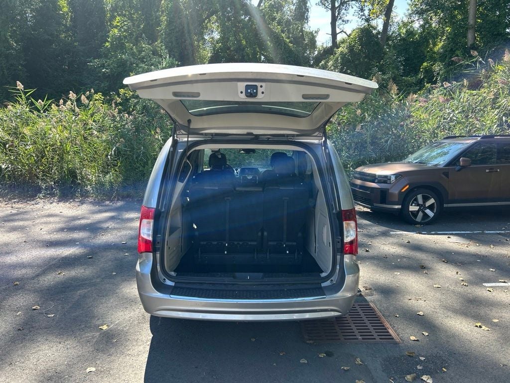 2013 Chrysler Town & Country Touring
