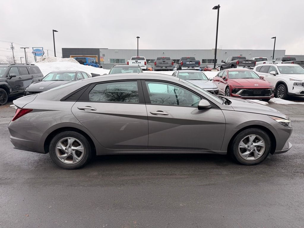 2023 Hyundai Elantra SE