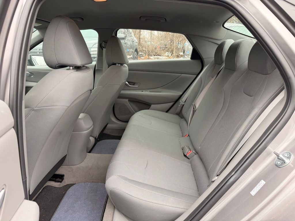 2023 Hyundai Elantra SE