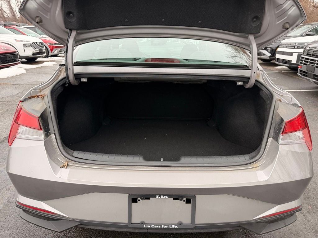 2023 Hyundai Elantra SE