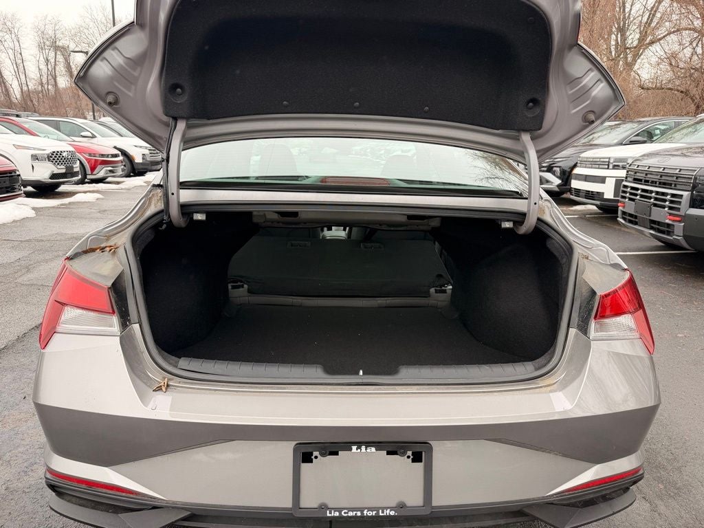 2023 Hyundai Elantra SE