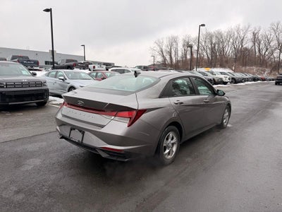 2023 Hyundai Elantra SE