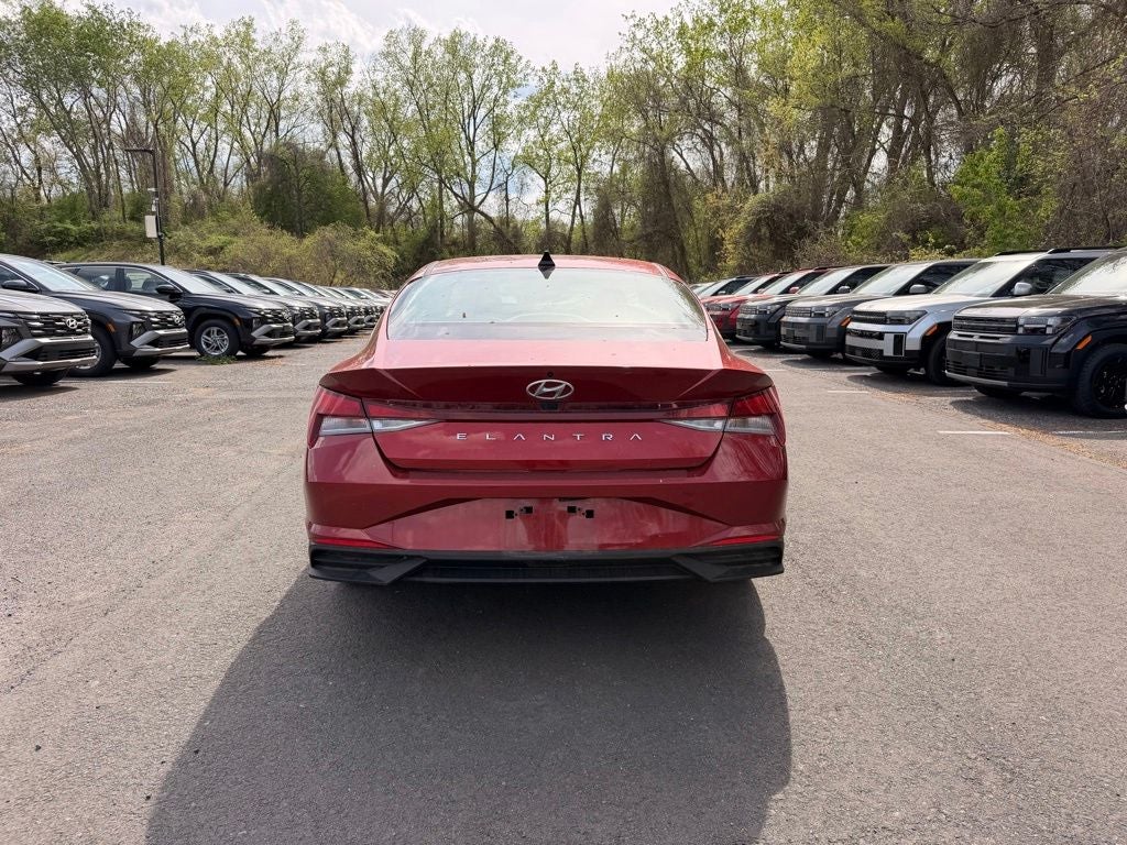 2023 Hyundai Elantra SE