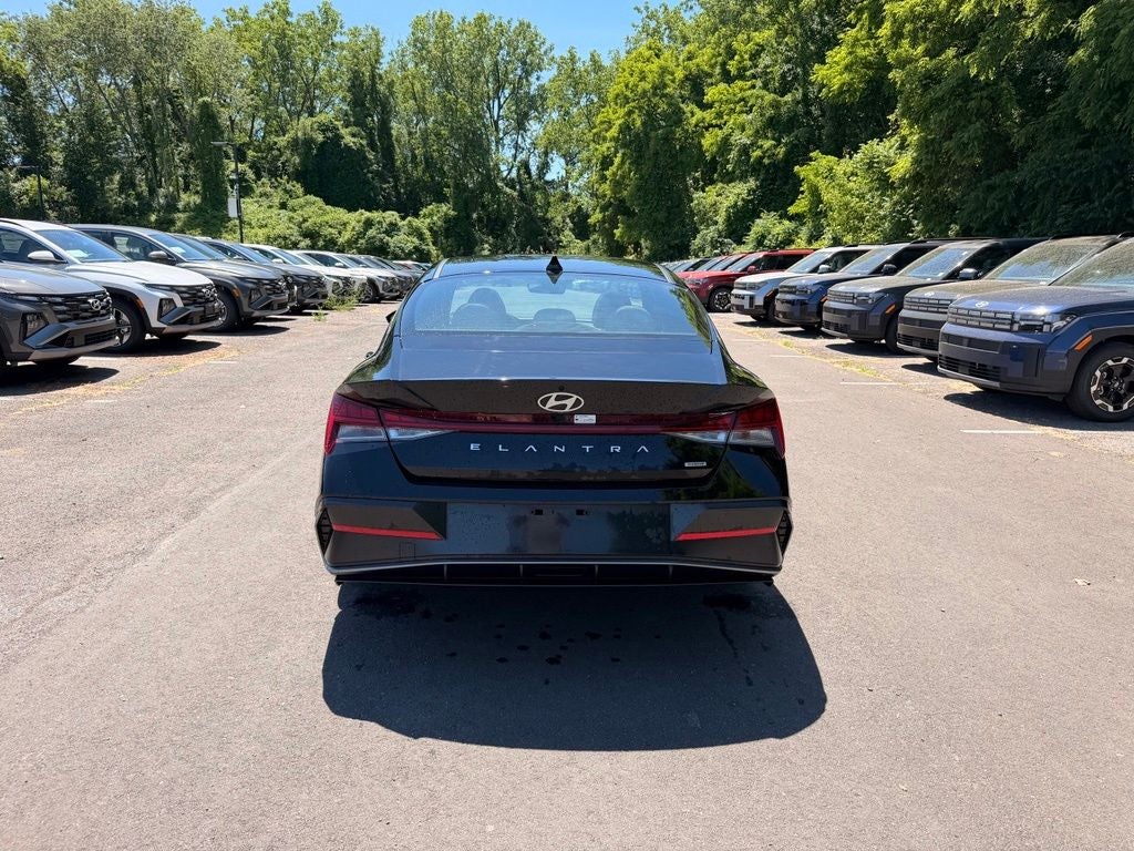 2025 Hyundai Elantra Hybrid Limited