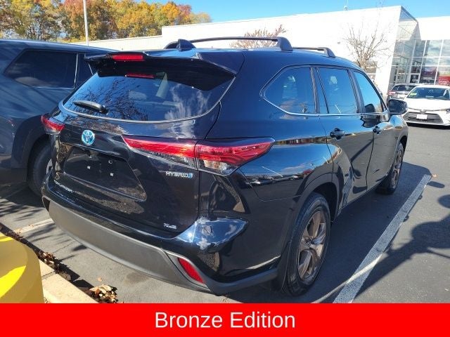 2023 Toyota Highlander Hybrid Bronze Edition XLE
