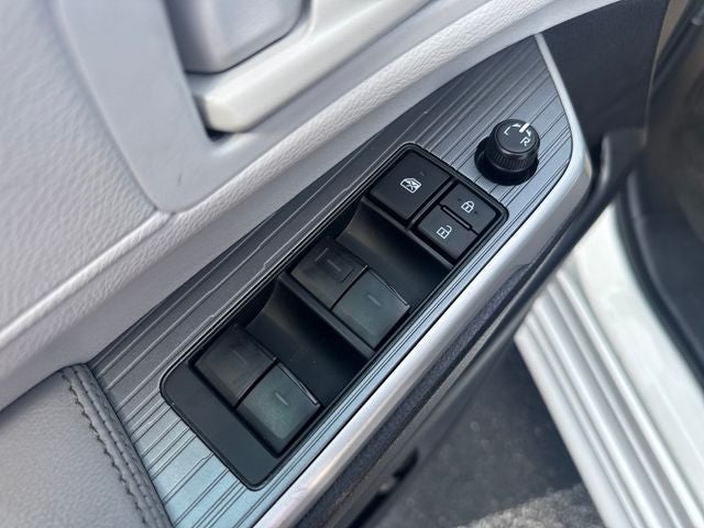 2025 Toyota Sienna LE 8 Passenger