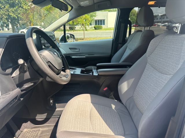 2025 Toyota Sienna LE 8 Passenger