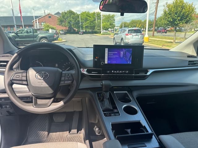 2025 Toyota Sienna LE 8 Passenger