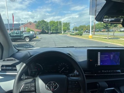 2025 Toyota Sienna LE 8 Passenger