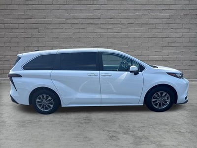 2025 Toyota Sienna LE 8 Passenger