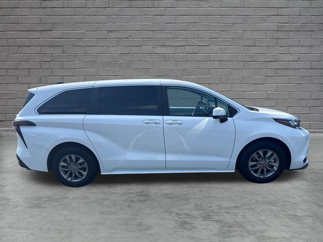 2025 Toyota Sienna LE 8 Passenger