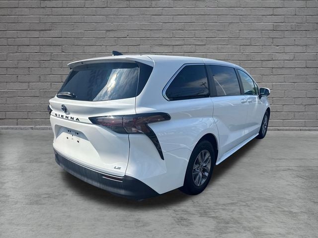 2025 Toyota Sienna LE 8 Passenger