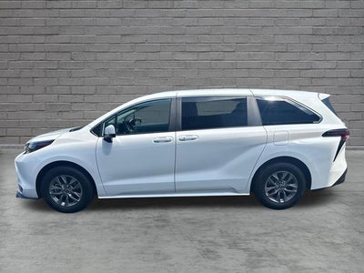 2025 Toyota Sienna LE 8 Passenger