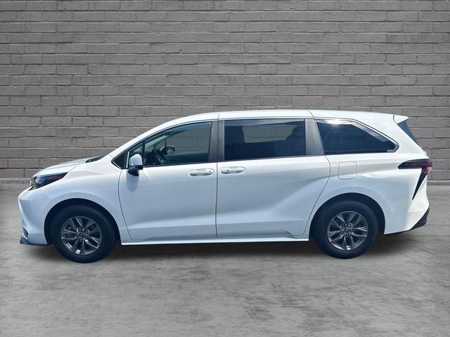 2025 Toyota Sienna LE 8 Passenger