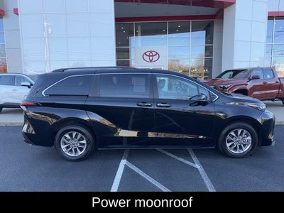 2024 Toyota Sienna XLE 8 Passenger