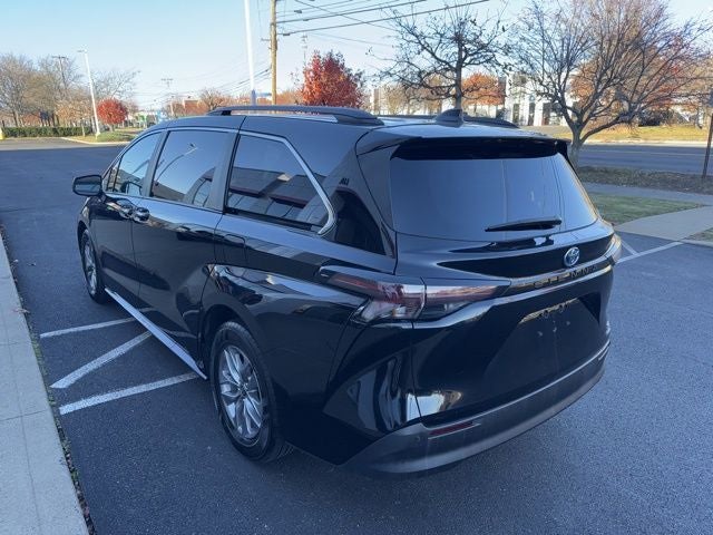 2024 Toyota Sienna XLE 8 Passenger