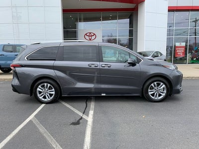 2025 Toyota Sienna Limited 7 Passenger