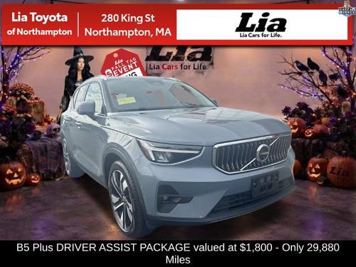 2023 Volvo XC40 B5 Plus Bright Theme