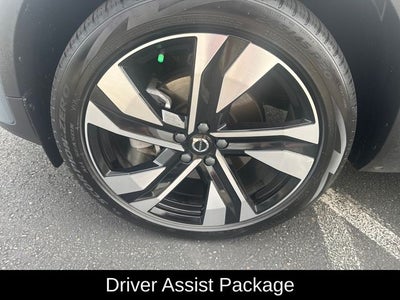 2023 Volvo XC40 B5 Plus Bright Theme
