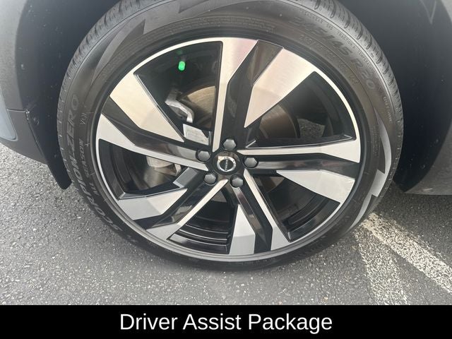 2023 Volvo XC40 B5 Plus Bright Theme