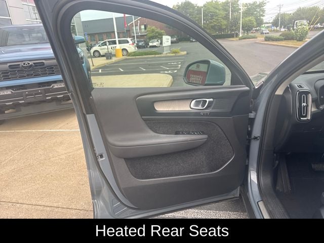 2023 Volvo XC40 B5 Plus Bright Theme