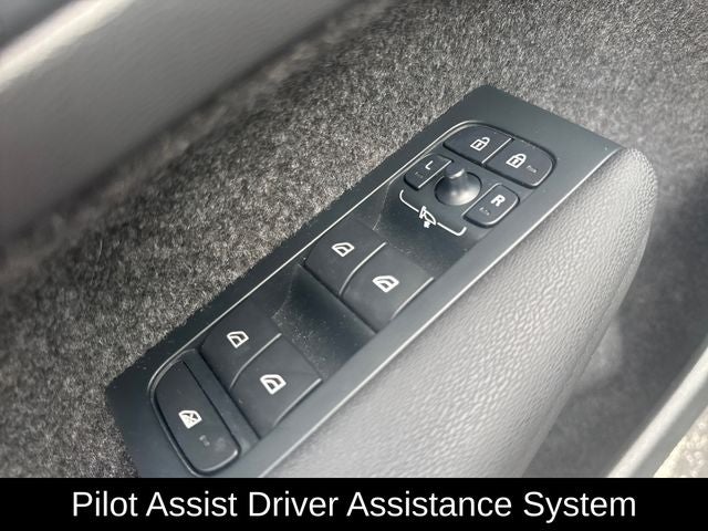 2023 Volvo XC40 B5 Plus Bright Theme