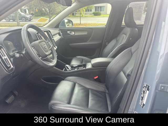 2023 Volvo XC40 B5 Plus Bright Theme