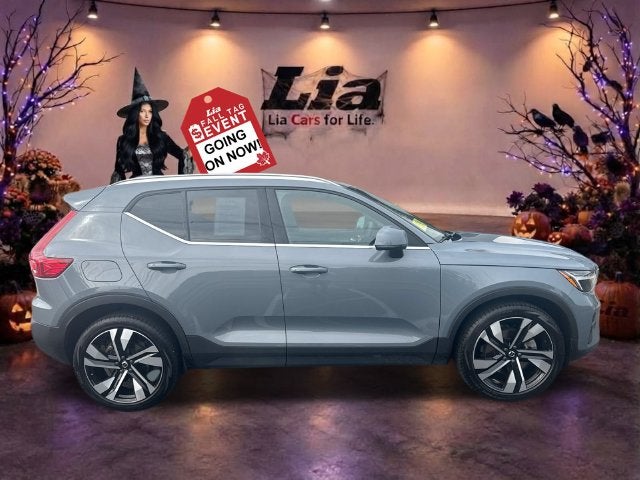 2023 Volvo XC40 B5 Plus Bright Theme