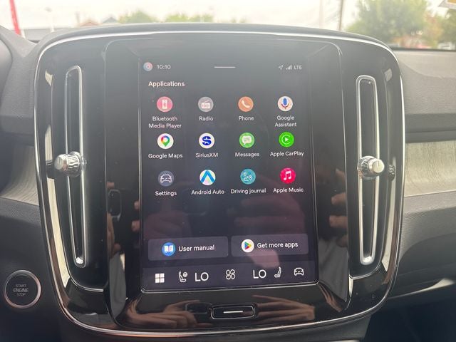 2023 Volvo XC40 B5 Plus Bright Theme