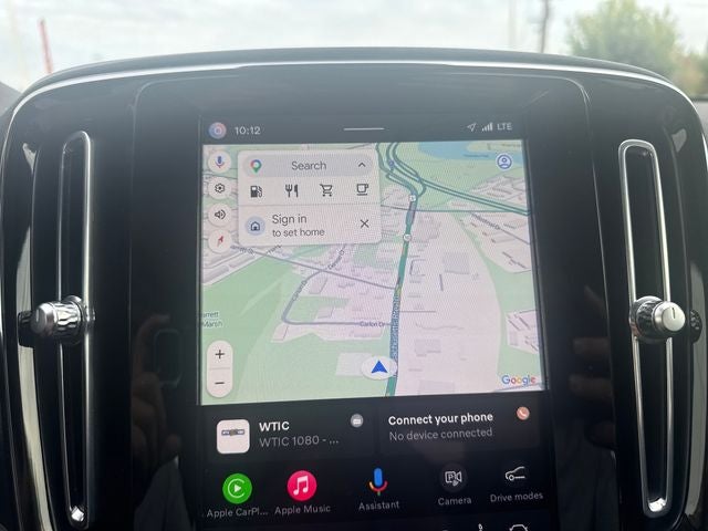 2023 Volvo XC40 B5 Plus Bright Theme