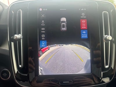 2023 Volvo XC40 B5 Plus Bright Theme