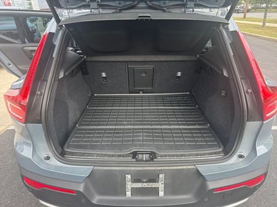 2023 Volvo XC40 B5 Plus Bright Theme